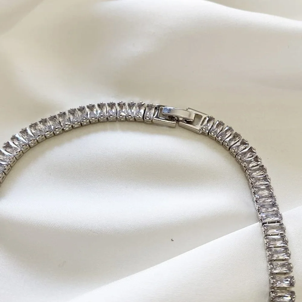 Elegant Sterling Silver - White Gold Plated Choker Necklace - Picture 2 of 4